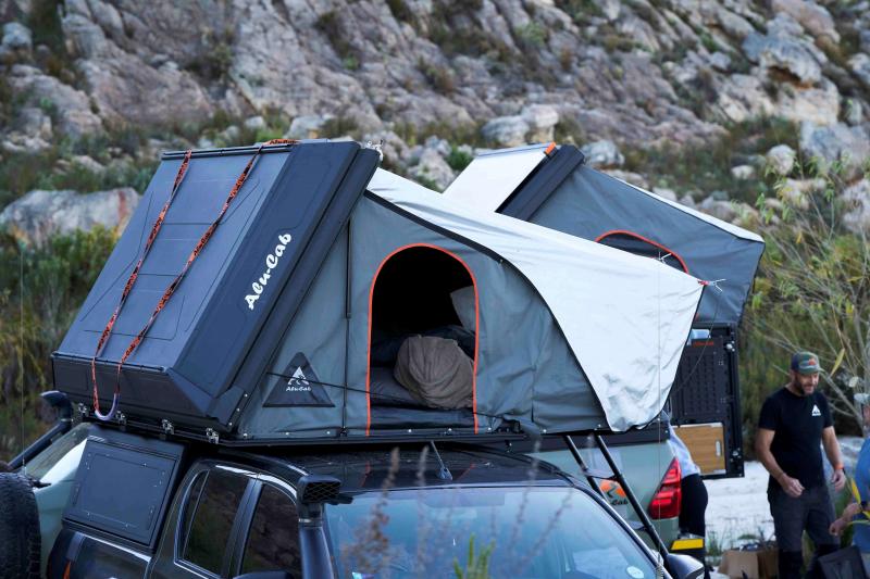 Alu-Cab Dachzelt "Family" für 4 Personen Schwarz