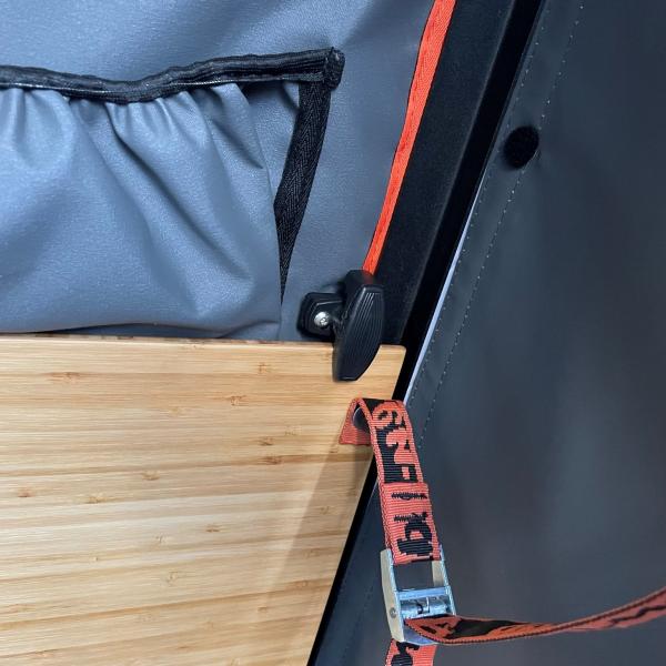 Alu-Cab Bambus Klapptisch im Innenraum für alle Modelle