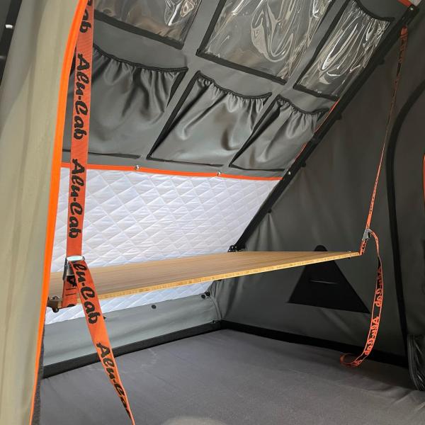 Alu-Cab Bambus Klapptisch im Innenraum für alle Modelle