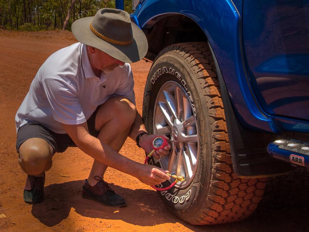 ARB Reifendruckprüfer mit Schnellablass Funktion, barPSI, 0-4 bar