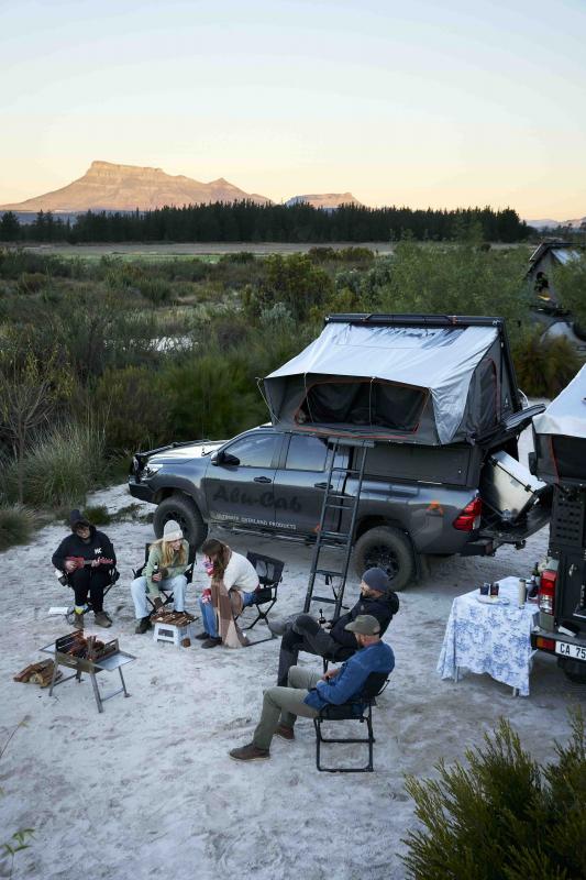 Alu-Cab Dachzelt "Family" für 4 Personen Schwarz