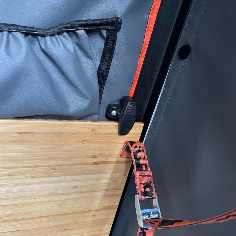 Alu-Cab Bambus Klapptisch im Innenraum für alle Modelle