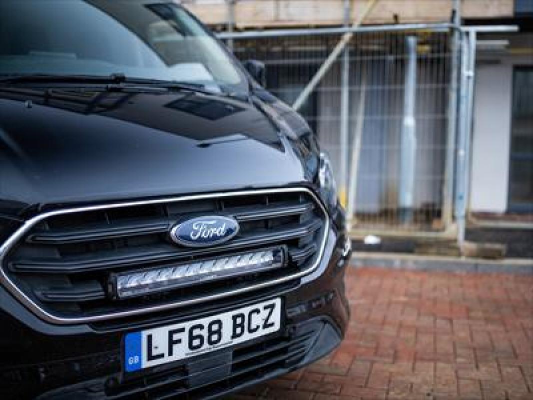 Lazer Lamps Halterungs-Kit Ford Transit Custom (2018+) für Triple-R 1250