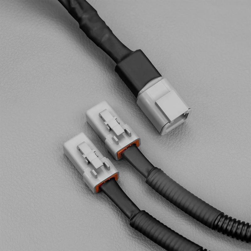 STEDI 2 zu 1 Adapter DT-P-Stecker  Verteiler  2 Leuchten mit 1 Kabelbaum (1,5m)